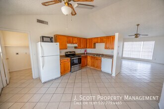 5238 N 74th Dr in Glendale, AZ - Building Photo - Building Photo