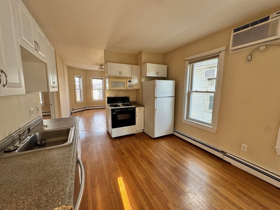 48 Porter St, Unit 2 in Cambridge, MA - Foto de edificio