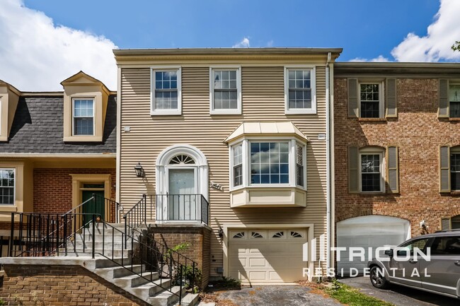 property at 14647 Cambridge Cir