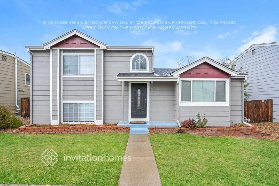 5743 Whitechapel St in Castle Rock, CO - Building Photo