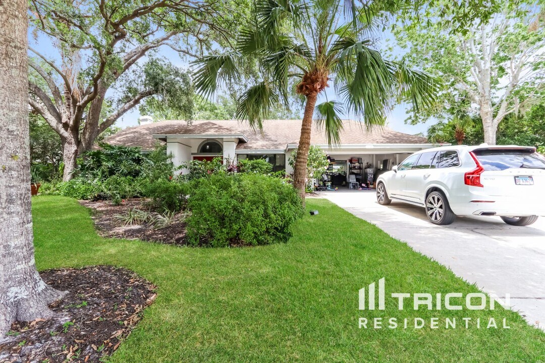 16147 Vanderbilt Dr in Odessa, FL - Building Photo