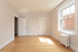 Pickwick Arms in Westmount, QC - Building Photo - Building Photo