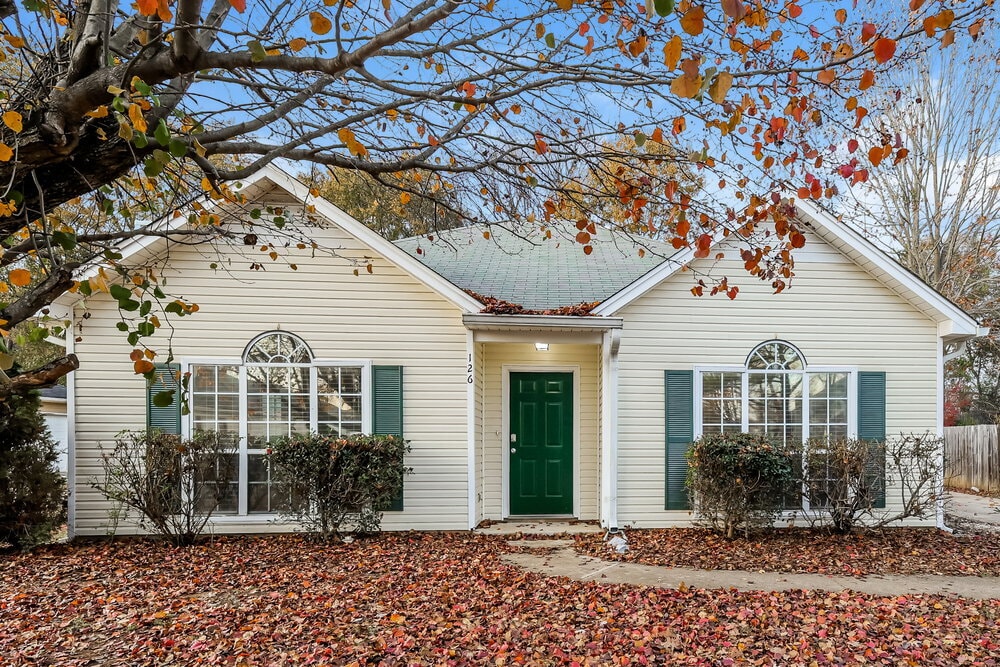 126 Stonehaven Dr in Pelham, AL - Building Photo