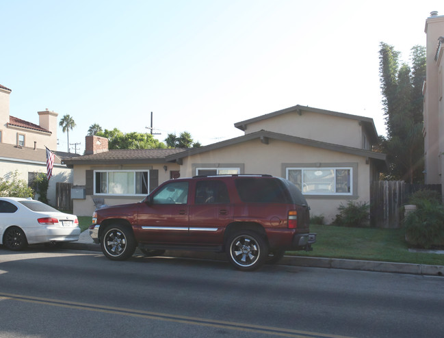 1208 Huntington St in Huntington Beach, CA - Building Photo - Building Photo