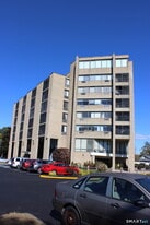 140 Captain Thomas Blvd in West Haven, CT - Building Photo