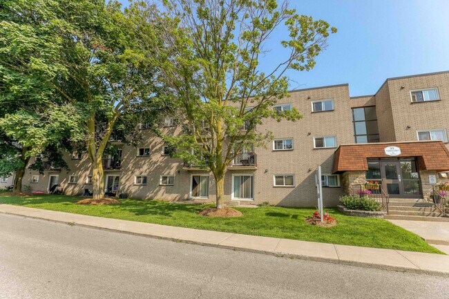 99 Thomas St in Kingston, ON - Building Photo - Building Photo