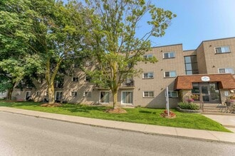 Thomas Apartments in Kingston, ON - Building Photo - Building Photo