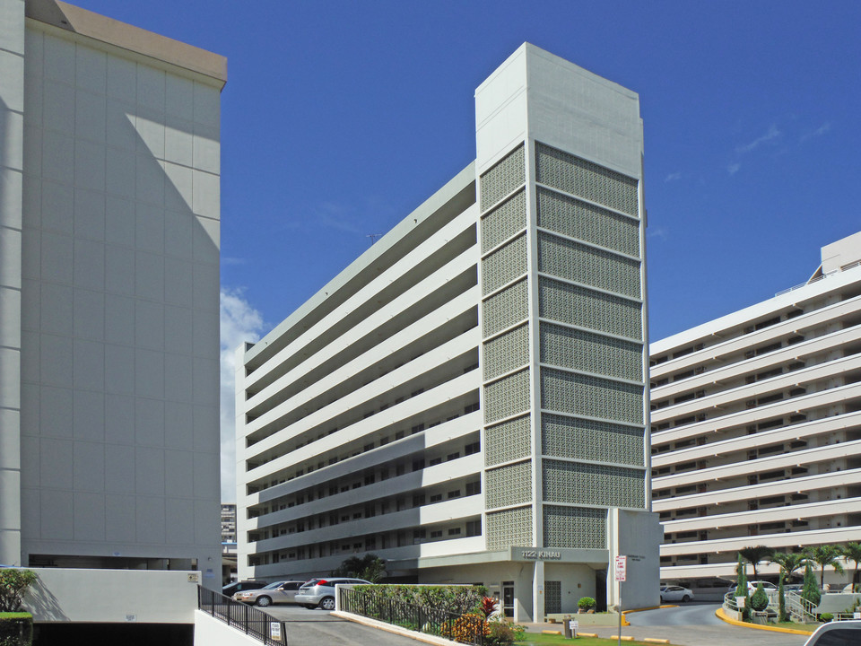 Kaahumanu Plaza in Honolulu, HI - Building Photo