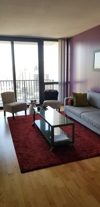 210 S Desplaines St, Unit 1609 in Chicago, IL - Foto de edificio
