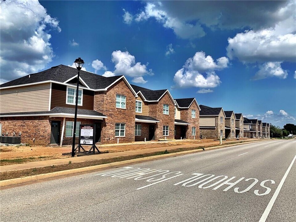 7756 Har-Ber Ave in Springdale, AR - Building Photo