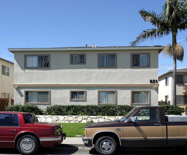 921 S Ventura Rd in Oxnard, CA - Foto de edificio - Building Photo