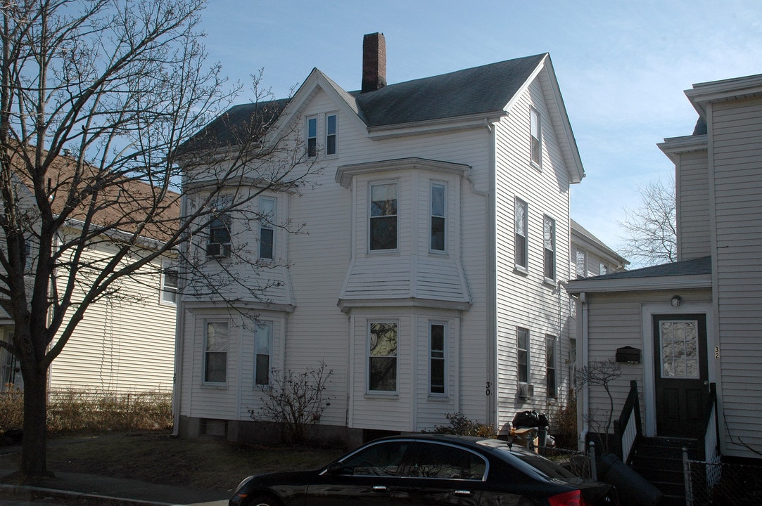 28 Mckenn St in Waltham, MA - Building Photo