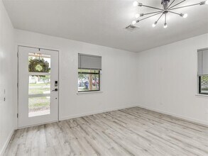 906 E Comanche St in Norman, OK - Building Photo - Building Photo