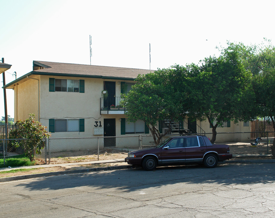 31 Saginaw Way in Fresno, CA - Foto de edificio