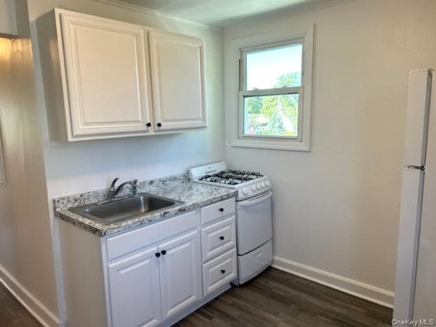 578 S 15th St in Lindenhurst, NY - Building Photo - Building Photo