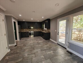 925 Dogwood Park Dr in Lawrenceville, GA - Building Photo - Building Photo