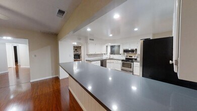 8400 Ascolano Ave in Fair Oaks, CA - Foto de edificio - Building Photo
