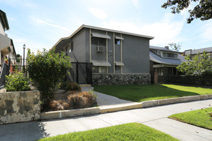 124 S Everett St in Glendale, CA - Building Photo