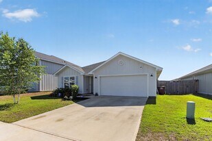 727 Quintana St in Crestview, FL - Building Photo