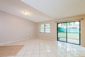 10610 La Placida Dr in Coral Springs, FL - Building Photo - Building Photo