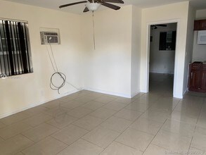 1042 Foster Rd-Unit -1-2 in Hallandale Beach, FL - Building Photo - Building Photo
