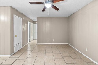 1611 Jones St in Taylor, TX - Building Photo - Building Photo