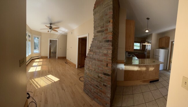 19 Hickok Pl, Unit 1 in Burlington, VT - Foto de edificio - Building Photo