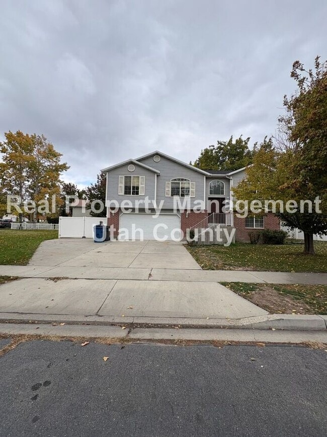 property at 692 W 410 N