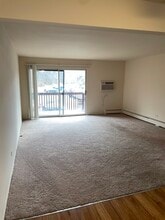 8000 Archer Ave in Willow Springs, IL - Foto de edificio - Building Photo