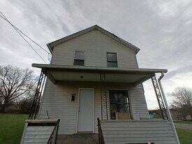 1005 Hamilton Ave in Farrell, PA - Building Photo