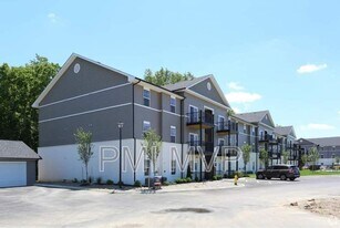 892 Taylor Station Rd in Columbus, OH - Building Photo