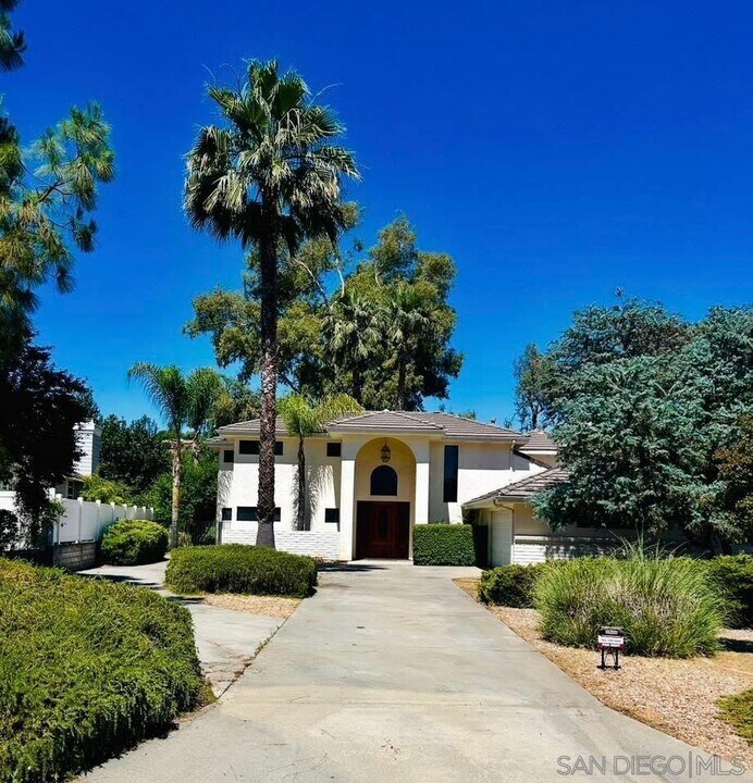 15520 Indian Head Ct in Ramona, CA - Building Photo