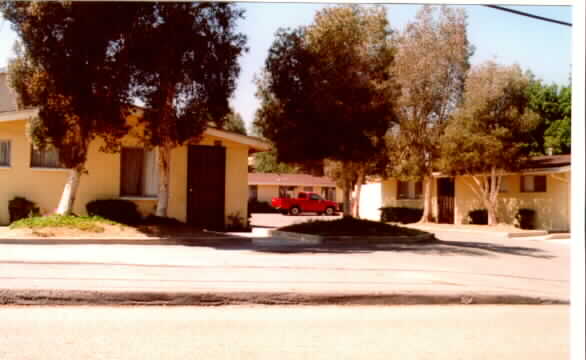 300-316 N Pico Ave in Fallbrook, CA - Foto de edificio - Building Photo