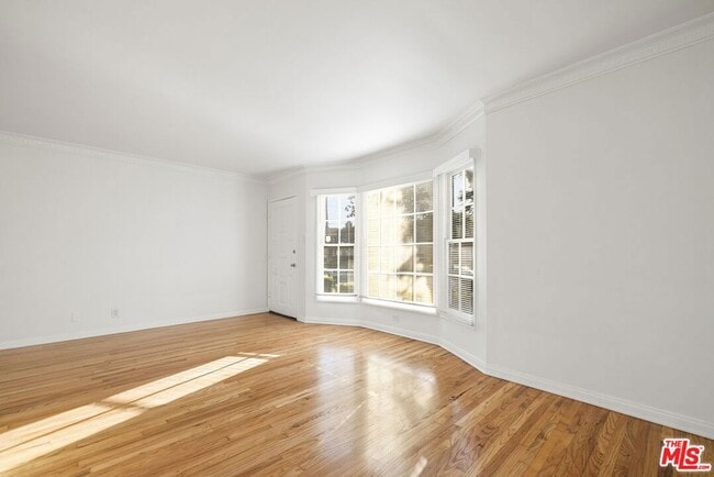 property at 5324 Vantage Ave