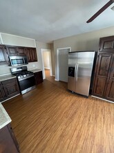 49 Vine St, Unit 1 in Meriden, CT - Foto de edificio - Building Photo