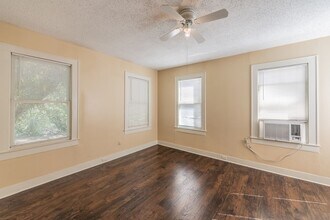 327 Eleanor Ave in San Antonio, TX - Building Photo - Building Photo