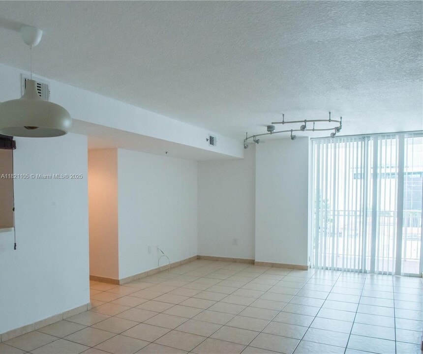 1650 Coral Way, Unit 512 in Coral Gables, FL - Building Photo