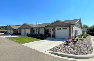 706 McHugh Rd in Holmen, WI - Building Photo