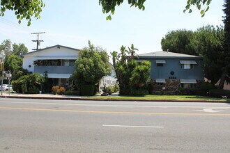 4484 Hazeltine Ave in Sherman Oaks, CA - Building Photo - Building Photo