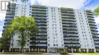 30 Gilder Dr in Toronto, ON - Building Photo