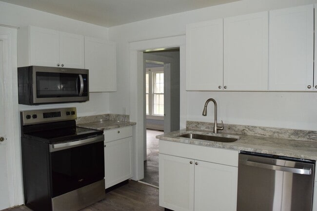 122 N Elm Ave in Highland Springs, VA - Building Photo - Building Photo