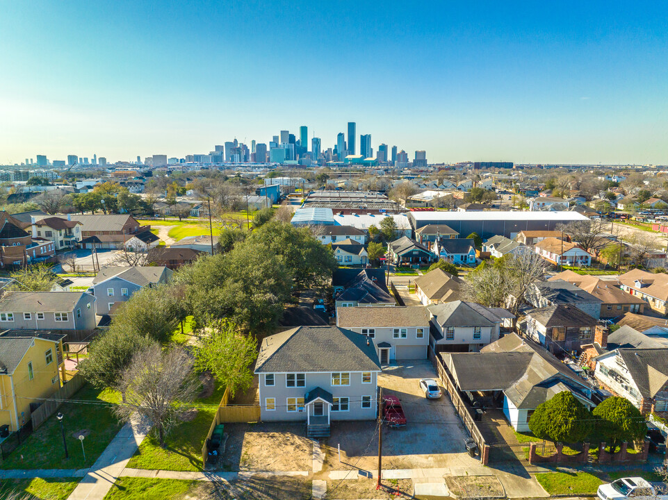 18 Estelle St in Houston, TX - Building Photo