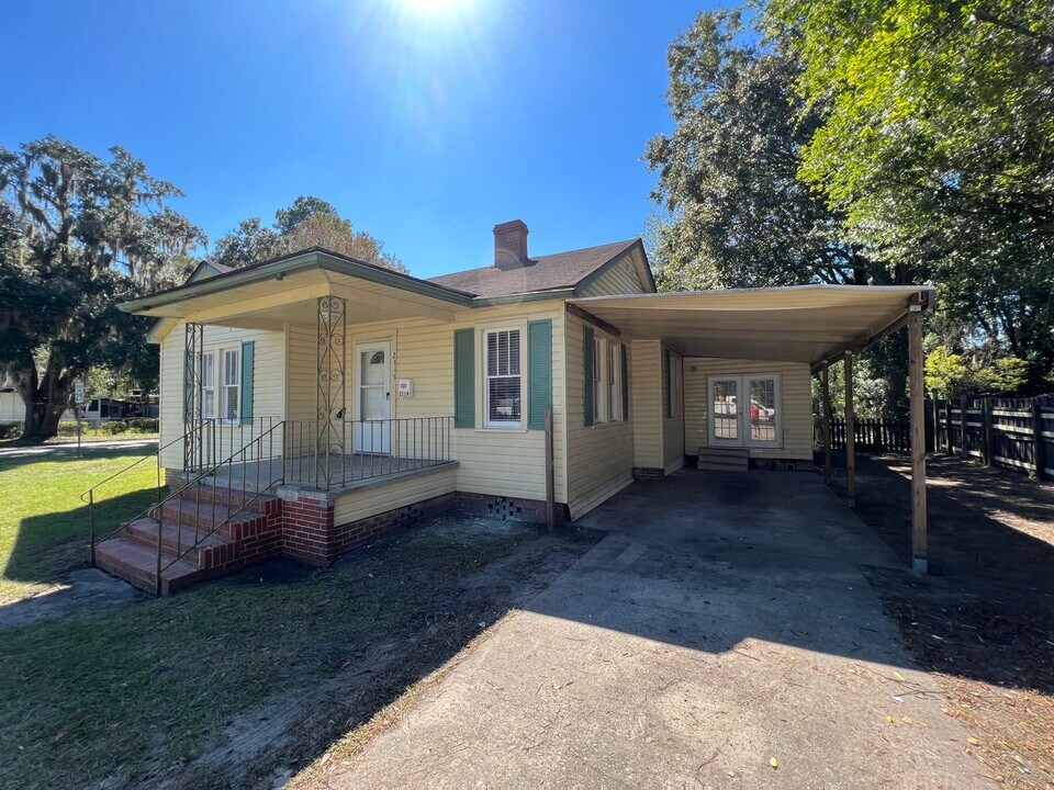 2119 DeLesseps Ave in Savannah, GA - Building Photo