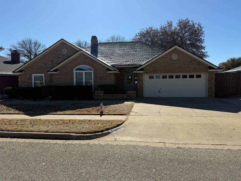 5803 76th St in Lubbock, TX - Foto de edificio