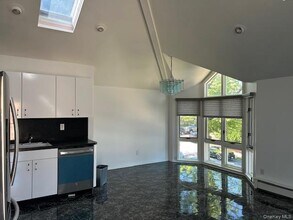 15-55-55 200th St in Queens, NY - Building Photo - Building Photo