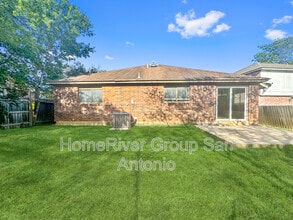 15447 Corian Creek Dr in San Antonio, TX - Building Photo - Building Photo
