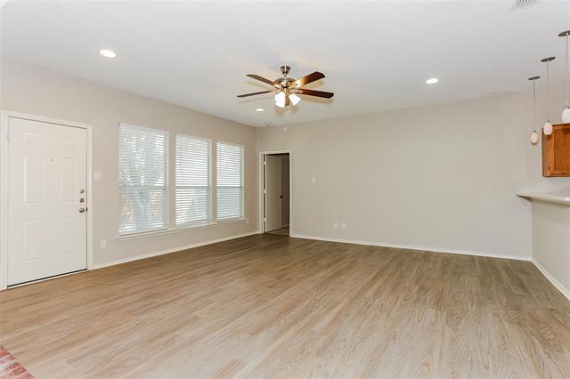 815 Ackers Dr in Arlington, TX - Foto de edificio - Building Photo