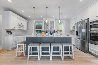 83 Main St in East Haddam, CT - Foto de edificio - Building Photo