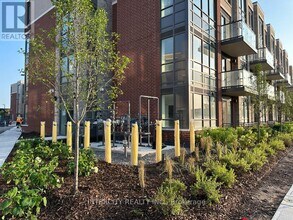 85-185 Attmar Dr in Brampton, ON - Building Photo - Building Photo