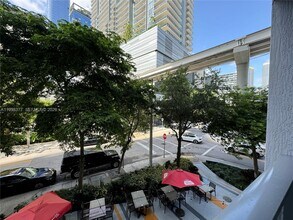 31 SE 6th St, Unit 305 in Miami, FL - Building Photo - Building Photo